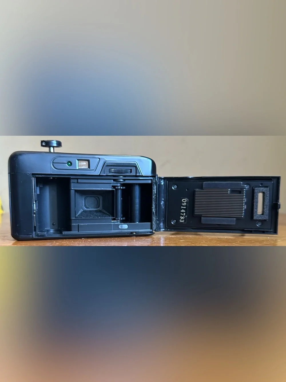 Brayant BX-400 Focus Free Point & Shoot 35mm Compact Film Camera